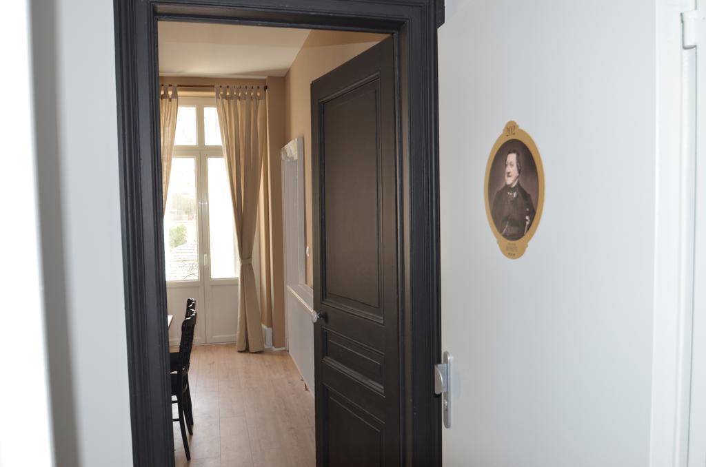 L'Empereur, Sa Femme Et Le Petit Prince Plombières-les-Bains Exterior photo