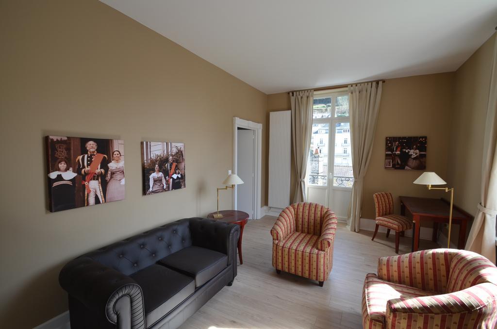L'Empereur, Sa Femme Et Le Petit Prince Plombières-les-Bains Exterior photo