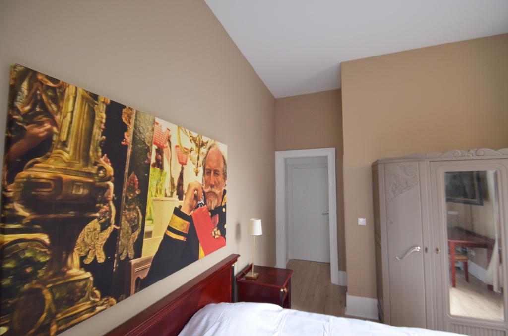 L'Empereur, Sa Femme Et Le Petit Prince Plombières-les-Bains Exterior photo