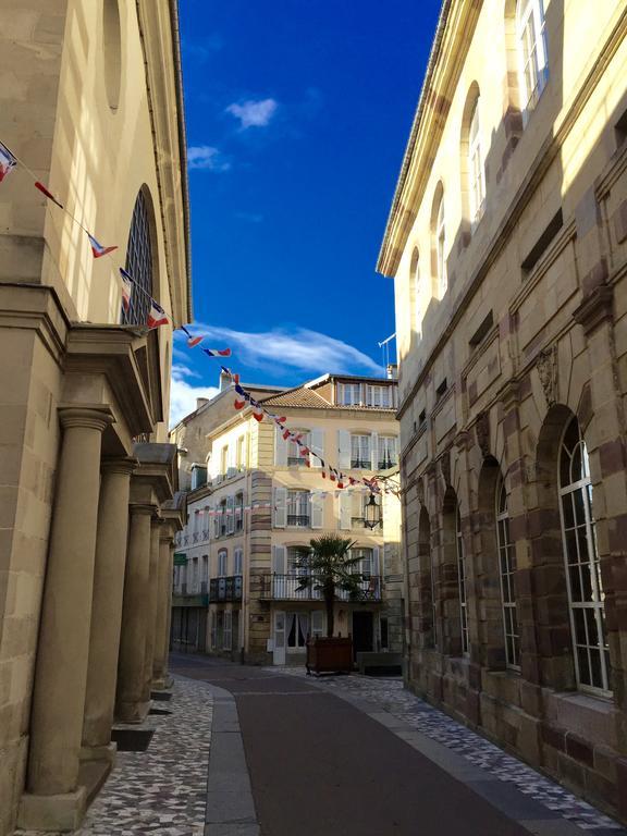 L'Empereur, Sa Femme Et Le Petit Prince Plombières-les-Bains Exterior photo